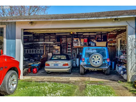 18 S Collier Street Coquille OR 97423