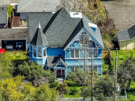 18 S Collier Street Coquille OR 97423