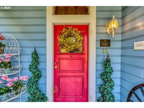 18 S Collier Street Coquille OR 97423