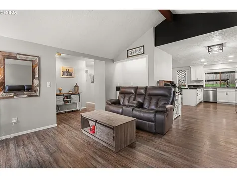 8232 SW Tygh Loop Tualatin OR 97062