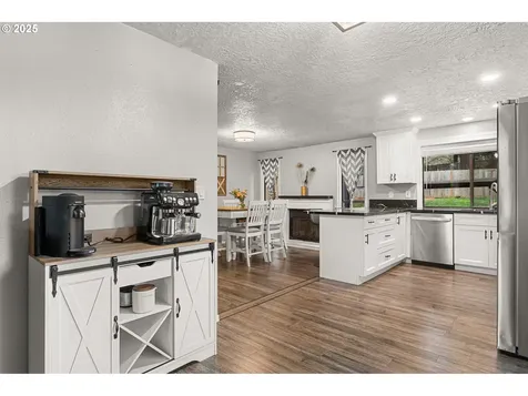 8232 SW Tygh Loop Tualatin OR 97062