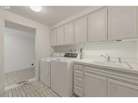 3945 Spring Boulevard Eugene OR 97405