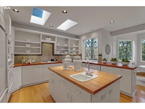 700 SW 67th Place Portland OR 97225