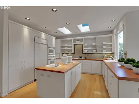 700 SW 67th Place Portland OR 97225