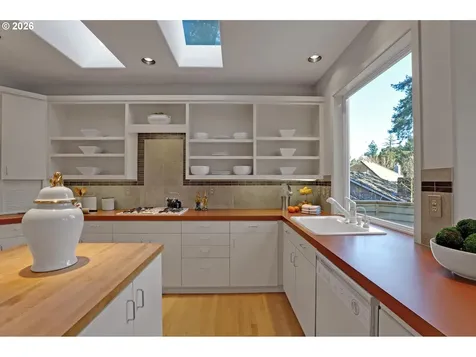 700 SW 67th Place Portland OR 97225