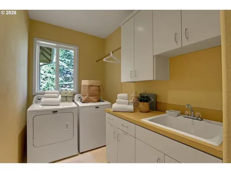700 SW 67th Place Portland OR 97225