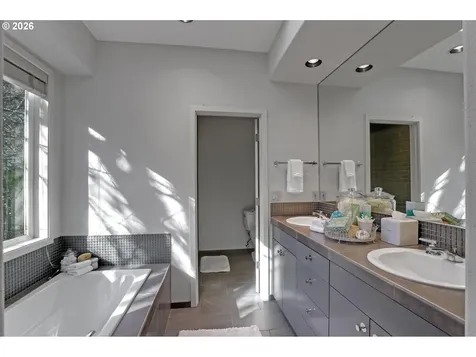700 SW 67th Place Portland OR 97225