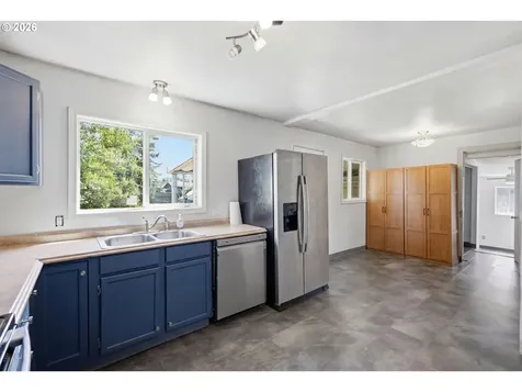 5135 C Street Springfield OR 97478