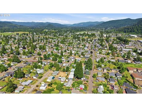 5135 C Street Springfield OR 97478