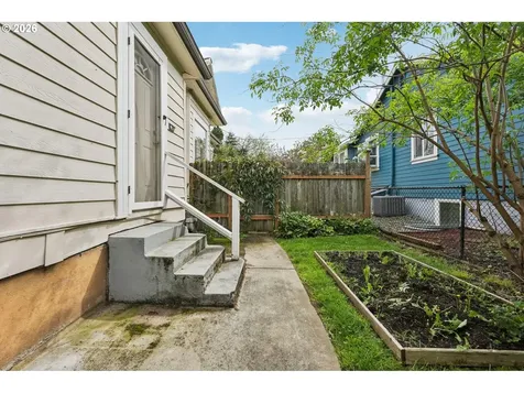 1831 SE Insley Street Portland OR 97202