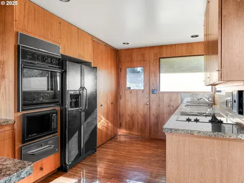 89062 Manion Drive Warrenton OR 97146