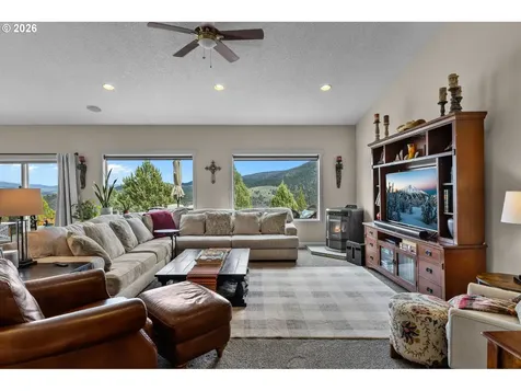26807 Grand View Road Canyon City OR 97820