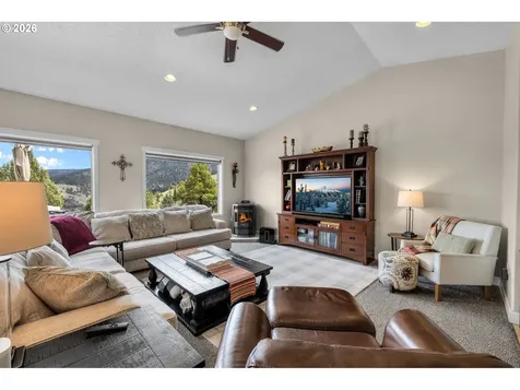 26807 Grand View Road Canyon City OR 97820