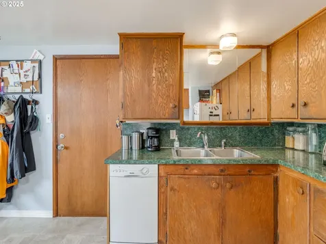 9545 N Iris Way Portland OR 97203