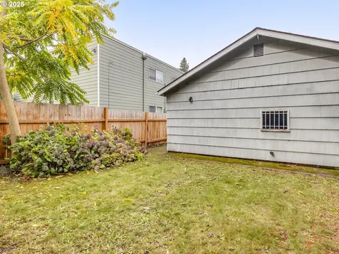 9545 N Iris Way Portland OR 97203