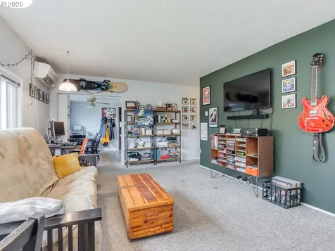 9545 N Iris Way Portland OR 97203