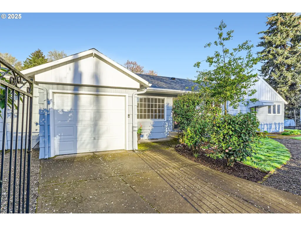 5025 NE Couch Street Portland OR 97213