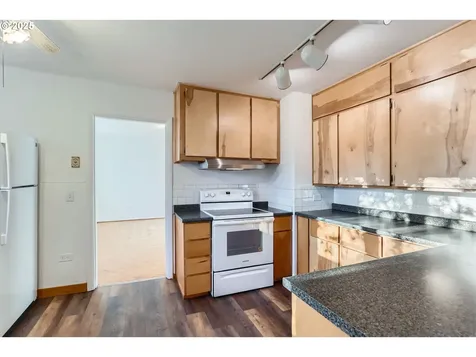5025 NE Couch Street Portland OR 97213