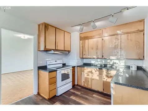 5025 NE Couch Street Portland OR 97213