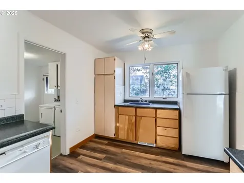 5025 NE Couch Street Portland OR 97213