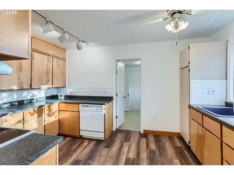 5025 NE Couch Street Portland OR 97213