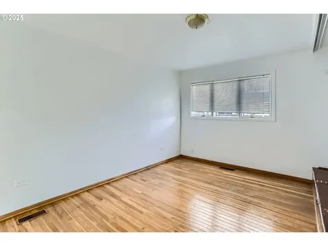 5025 NE Couch Street Portland OR 97213