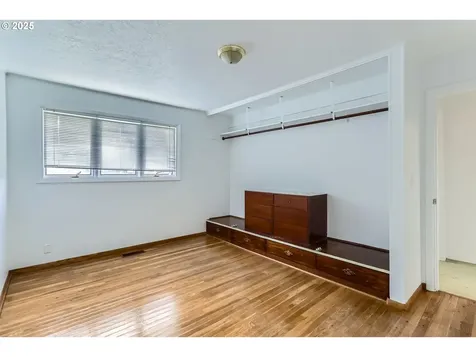 5025 NE Couch Street Portland OR 97213
