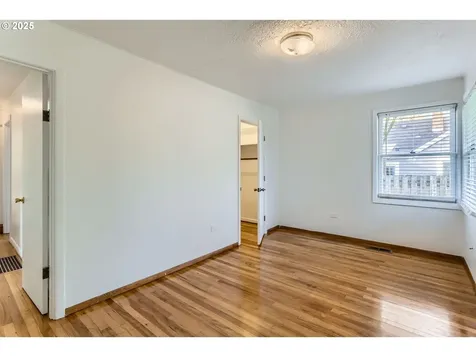5025 NE Couch Street Portland OR 97213