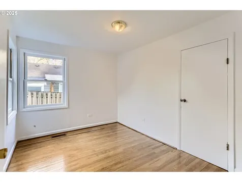 5025 NE Couch Street Portland OR 97213