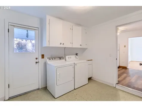 5025 NE Couch Street Portland OR 97213