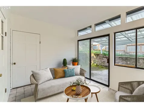 5025 NE Couch Street Portland OR 97213