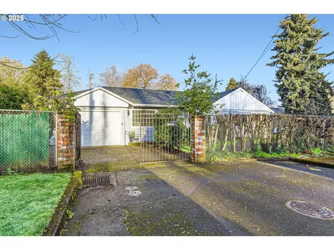5025 NE Couch Street Portland OR 97213