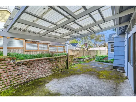 5025 NE Couch Street Portland OR 97213