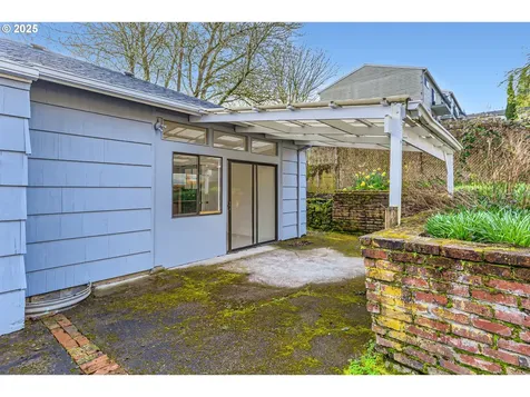5025 NE Couch Street Portland OR 97213