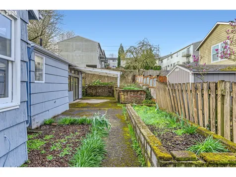 5025 NE Couch Street Portland OR 97213