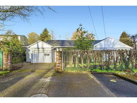 5025 NE Couch Street Portland OR 97213
