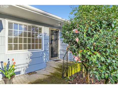 5025 NE Couch Street Portland OR 97213