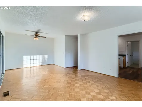5025 NE Couch Street Portland OR 97213