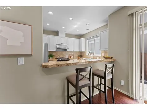 6638 NW Joss Avenue Portland OR 97229