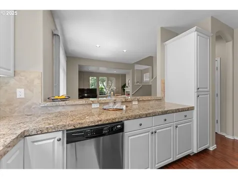 6638 NW Joss Avenue Portland OR 97229