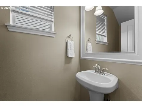 6638 NW Joss Avenue Portland OR 97229