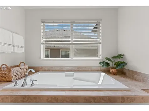 6638 NW Joss Avenue Portland OR 97229
