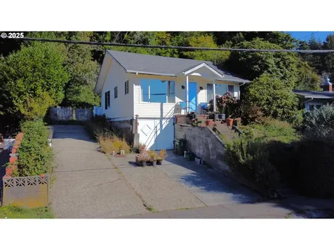 860 8th Terrace Coos Bay OR 97420