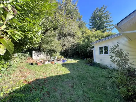 860 8th Terrace Coos Bay OR 97420