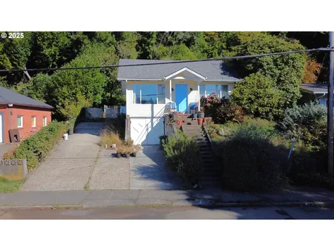 860 8th Terrace Coos Bay OR 97420