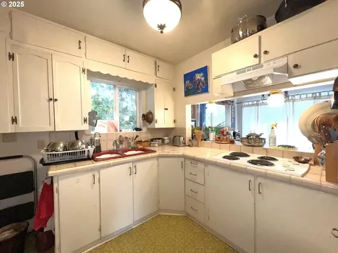 860 8th Terrace Coos Bay OR 97420