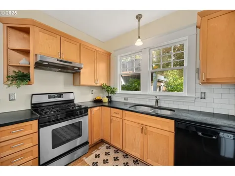 5835 N Detroit Avenue Portland OR 97217