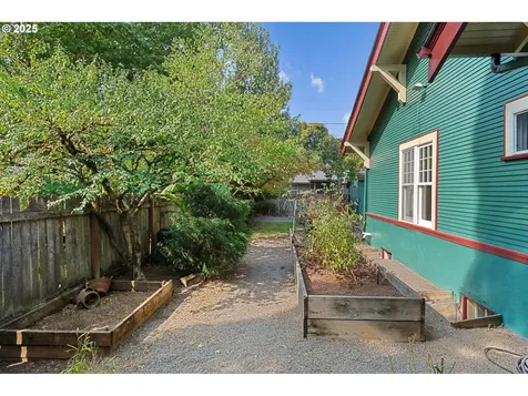 5835 N Detroit Avenue Portland OR 97217