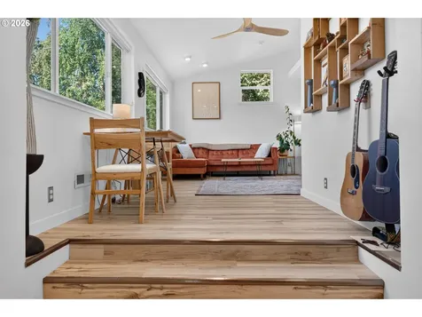 207 W 52nd Avenue Eugene OR 97405
