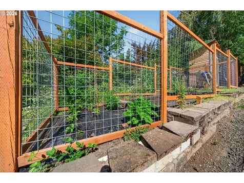 207 W 52nd Avenue Eugene OR 97405